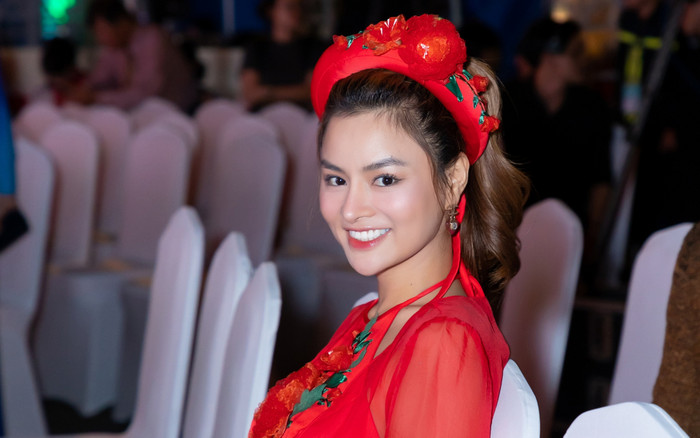 Vũ Thu Phương diện áo dài tứ thân, khoe nhan sắc ngày một thăng hạng Ảnh 2