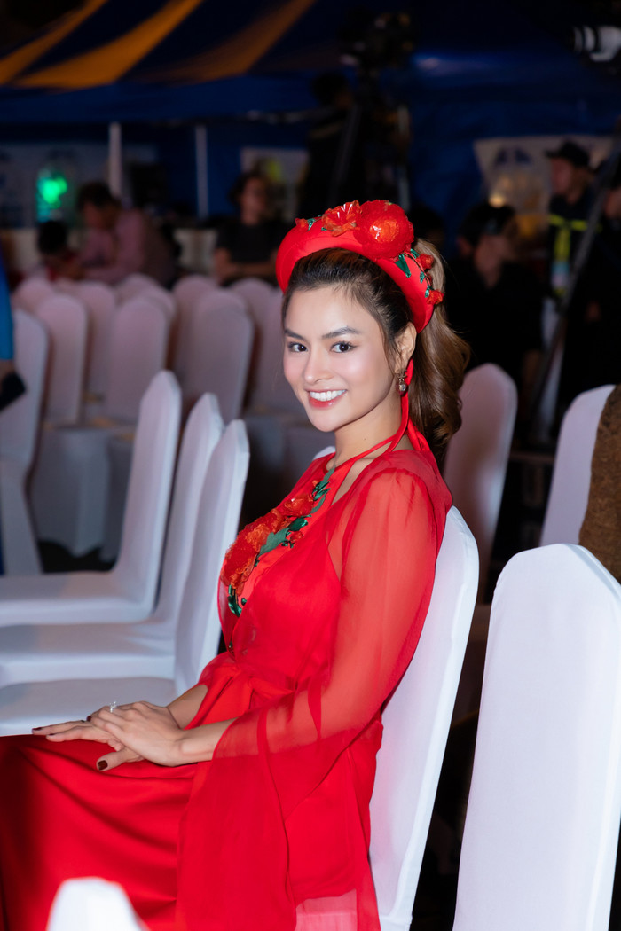 Đây cũng chính là một mẫu thiết kế do Vũ Thu Phương thực hiện với vai trò nhà thiết kế.