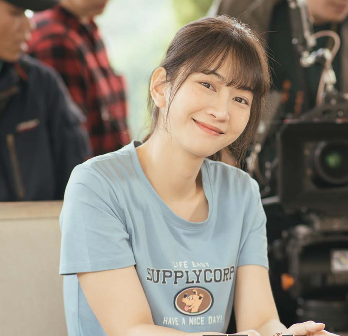 Lê Bống được khen có tiềm năng khi lấn sân sang diễn xuất.