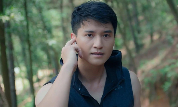 Huỳnh Anh được khen diễn xuất tiến bộ trong Biệt Dược Đen.