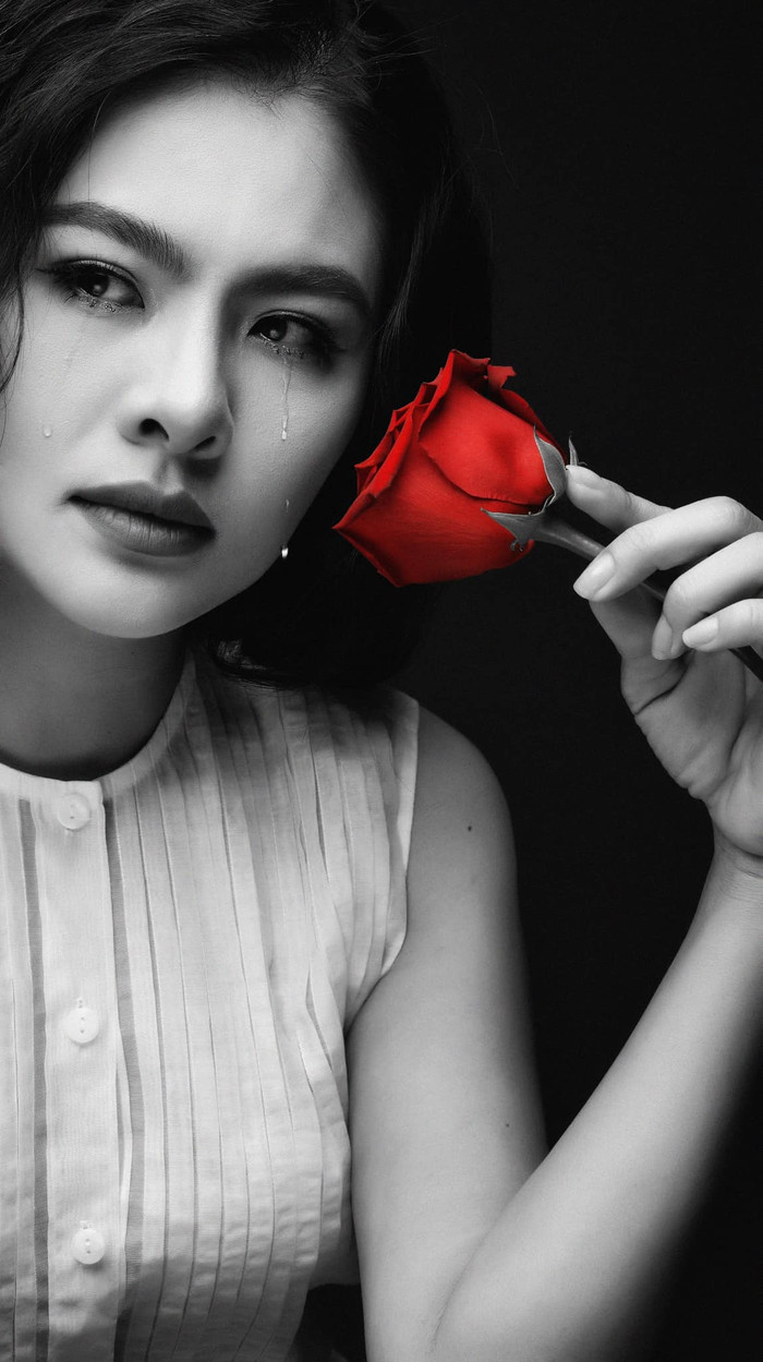  Cô định lặng lẽ xoá bài để mọi việc trôi qua nhưng không ngờ có những phản ứng tiêu cực buộc cô phải lên tiếng. 