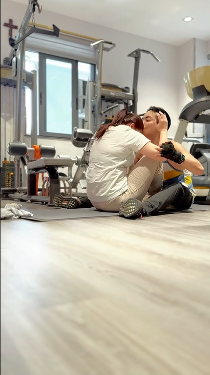 Khánh Thi được chồng yêu thương, thấu hiểu.