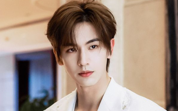 Ảnh ngày bé của Trương Lăng Hách, nhan sắc như nào mà gây xôn xao khắp cõi mạng Ảnh 2