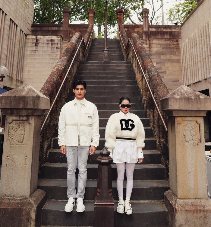 Lệ Quyên được Lâm Bảo Châu chủ động tháp tùng mỗi khi cô có lịch trình biểu diễn ở nước ngoài