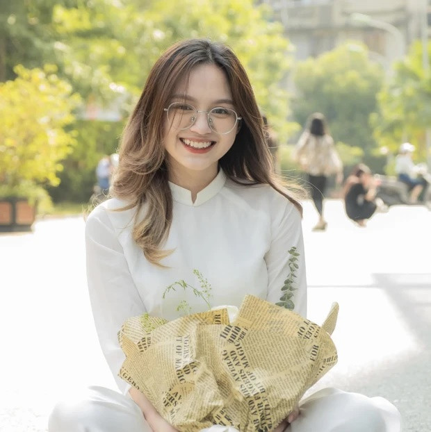 Hà Mã Tấu là cô nàng GenZ vừa xinh đẹp vừa tài năng