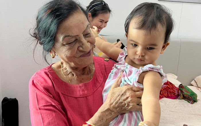 Võ Hạ Trâm thực hiện lời hứa với con ở tuổi lên 2, bịn rịn trước giây phút chia tay nhà nội Ảnh 2