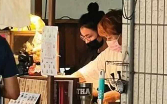 Nữ ca sĩ nổi tiếng một thời giờ làm phục vụ quán cơm: 'Ngày nào tôi cũng khóc, muốn được đi hát lại' Ảnh 2