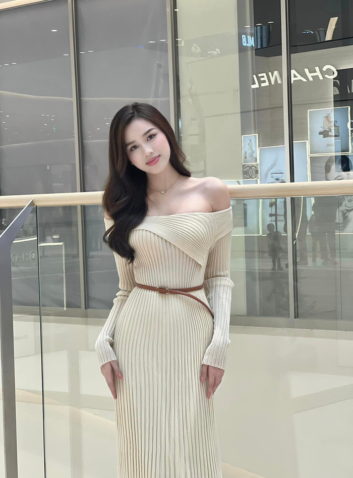 Mỗi lần xuất hiện, Đỗ Thị Hà lại nhận được cơn mưa lời khen vì nhan sắc thăng hạng.