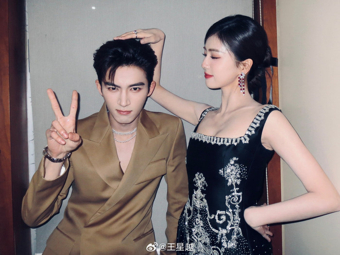 Tương tác đáng yêu của Vương Tinh Việt và Bạch Lộc.