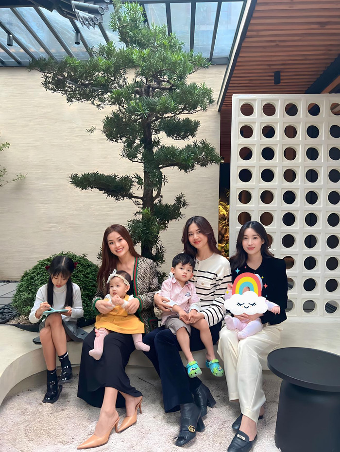 Hình ảnh mới nhất của Đỗ Mỹ Linh cùng Diễm Trang và Thanh Tú