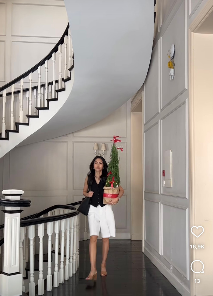 Tăng Thanh Hà đăng tải thước phim bên góc sống ảo quen thuộc.