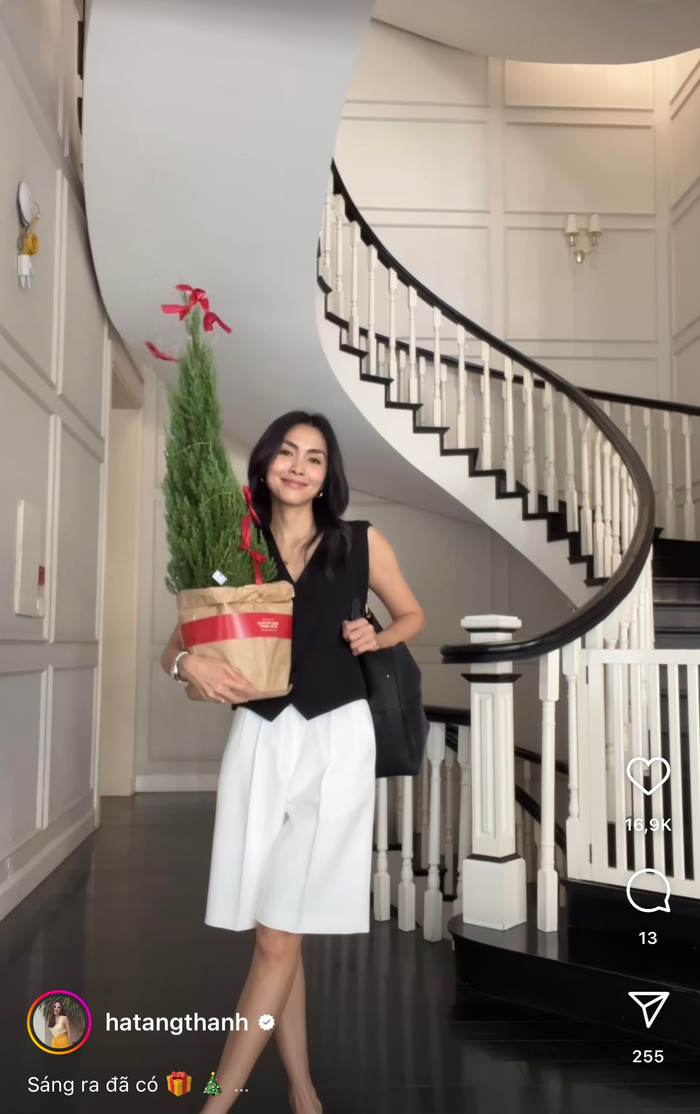 Dù diện outfit đơn giản, song Hà Tăng vẫn khoe thần sắc đẹp hút hồn. 