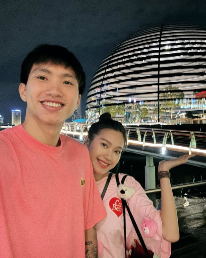 Còn Doãn Hải My, người đẹp thừa nhận cách bắt chuyện của chồng khi làm quen rất nhạt nhưng chính điều đó để lại ấn tượng trong cô.