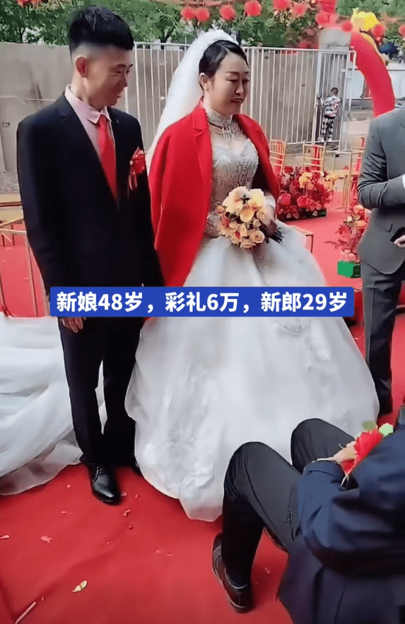 Trai tân 29 tuổi với vợ U50 gây bão mạng xã hội, biết lý do ai cũng ngậm ngùi Ảnh 2