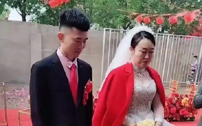 Trai tân 29 tuổi với vợ U50 gây bão mạng xã hội, biết lý do ai cũng ngậm ngùi Ảnh 2