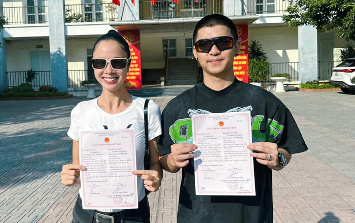 Một cặp đôi Vbiz đăng ký kết hôn sau gần nửa năm làm đám cưới Ảnh 2