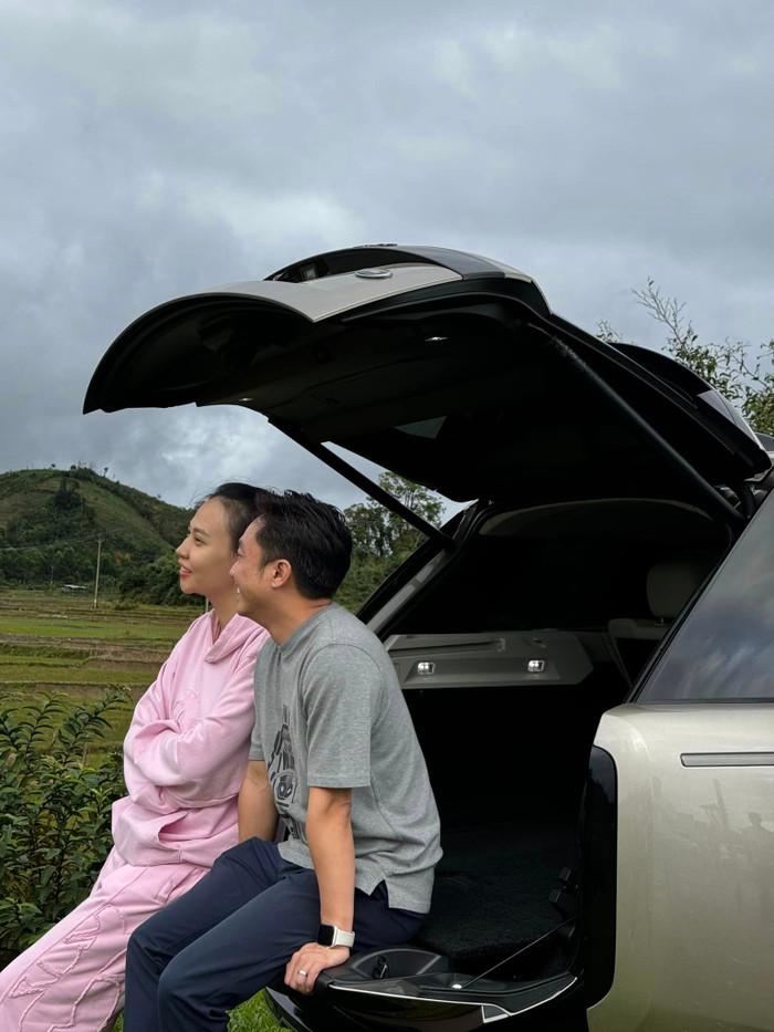 Cường Đô La lộ rõ vẻ hạnh phúc khi ở bên cạnh Đàm Thu Trang