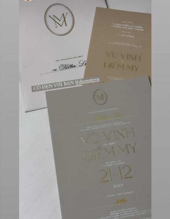  Tấm thiệp với gam màu giản dị là màu nâu đất làm chủ đạo. 