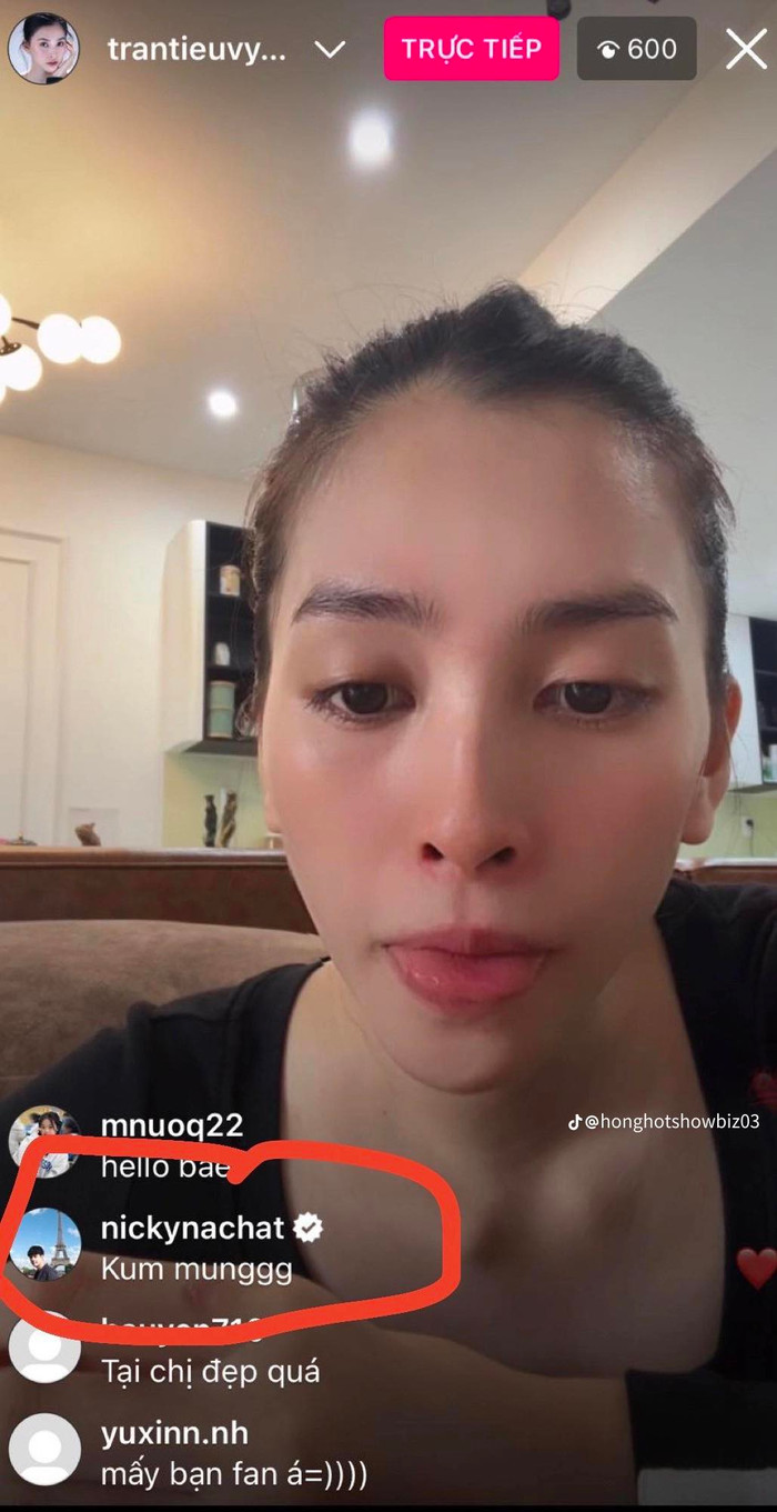 Nam tài tử xứ chùa Vàng để lại bình luận bên dưới livestream của Hoa hậu Tiểu Vy.