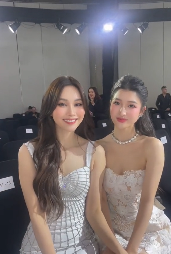  'Hot' lại clip Đặng Thu Thảo - Phương Nhi cùng chung khung ảnh: Ai giữ được danh hiệu 'thần tiên tỷ tỷ'? Ảnh 1