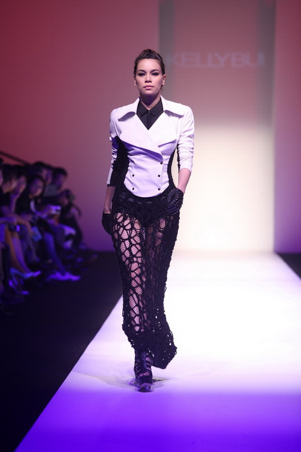  4 năm trở lại sàn diễn, Hồ Ngọc Hà catwalk 'sương sương' mà giật trọn hào quang sân khấu Ảnh 10
