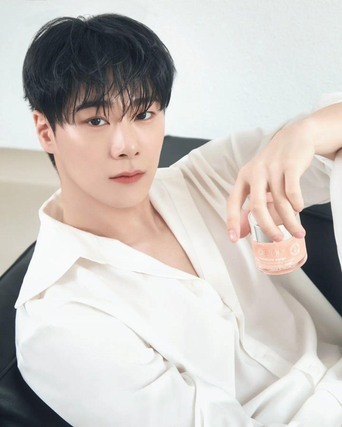 Moonbin (SN 1998) là thành viên nhóm nhạc ASTRO. Cố thành viên ASTRO đã qua đời vào ngày 19/4 ở tuổi 25.