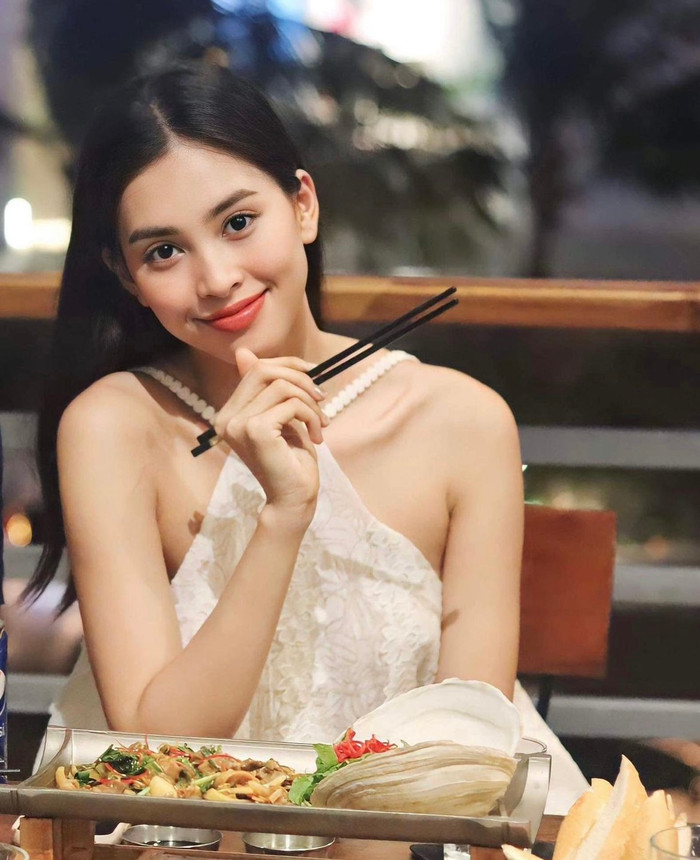  Mỹ nhân 'tỷ lệ vàng' Tiểu Vy vẫn dính nhiều pha 'tự huỷ' nhan sắc, nguyên nhân vì sử dụng màu son này? Ảnh 1