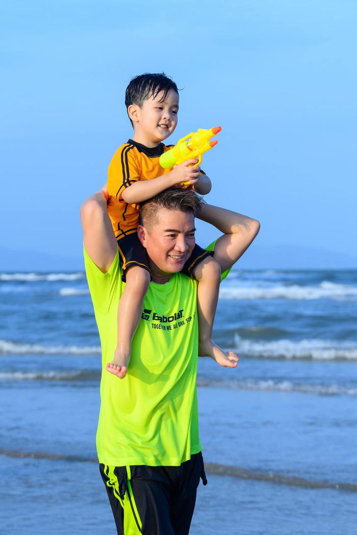  'Đốn tim' trước loạt câu hỏi của quý tử, Đàm Vĩnh Hưng có cách trả lời chứng tỏ là ông bố 'nghiện' con Ảnh 2