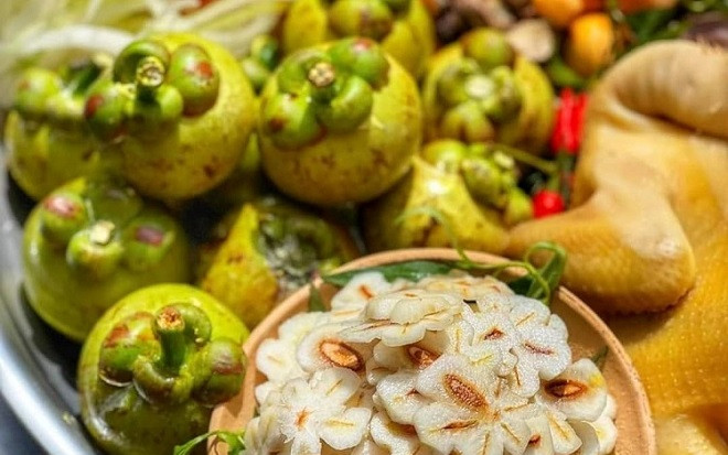 Trend gỏi gà măng cụt hot rần rần trên MXH là gì mà khiến dân mạng than vãn 'năm tam tai của măng cụt'? Ảnh 2