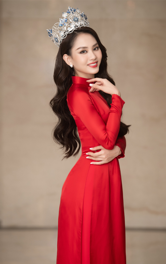  Hoa hậu Mai Phương diện đồ cắt xẻ khoe body 'hết nước chấm', netizen: 'Thế này ai bảo chị tăng cân' Ảnh 3