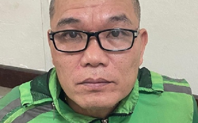 Bí mật nghề 'hái ra tiền' của gã xe ôm đeo kính cận lượn lờ ở phố Quang Trung Ảnh 2