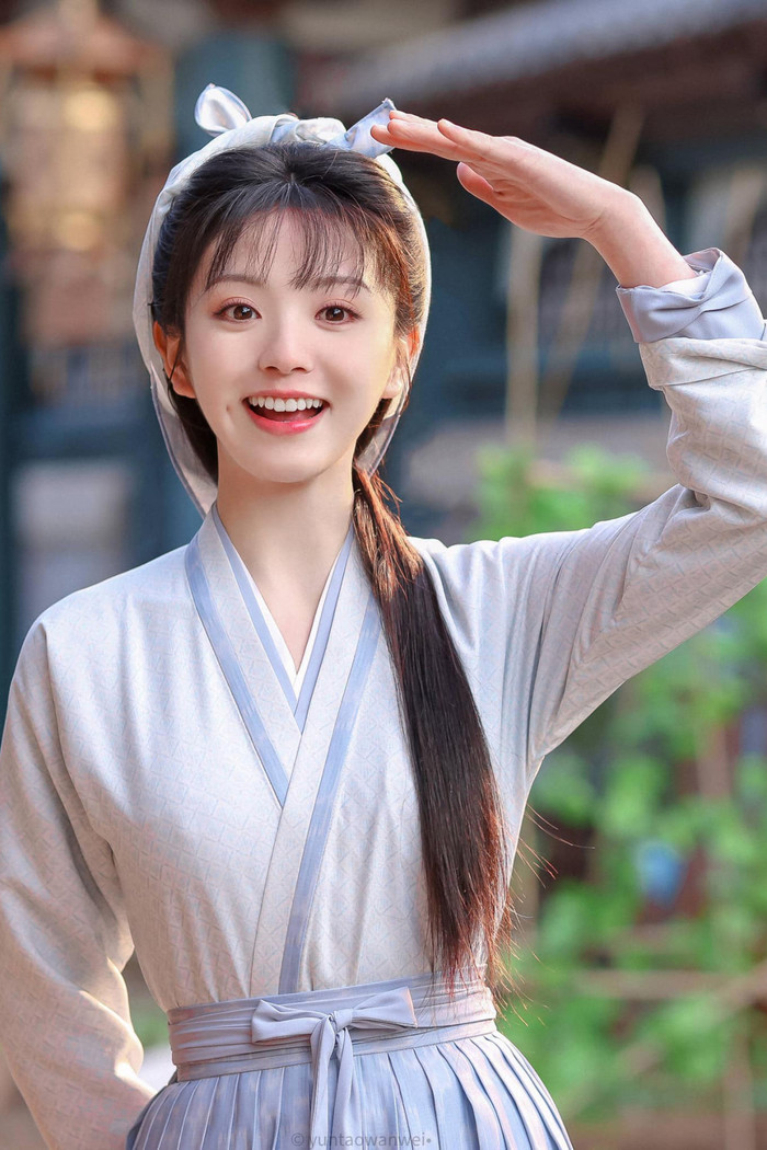  Tiêu Chiến bén duyên cũng em gái Triệu Lệ Dĩnh, fan đồng loạt phản đối vì chê nhà gái không đủ 'tầm' Ảnh 2