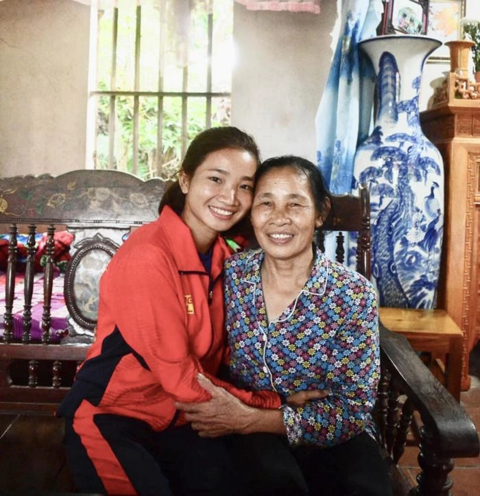  Bố của Nguyễn Thị Oanh: 'Gia đình luôn ủng hộ con vì màu cờ sắc áo' Ảnh 10