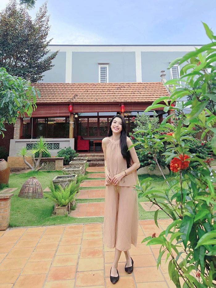 Sắc vóc 'không chỗ nào chê' của Á hậu Thúy Vân.