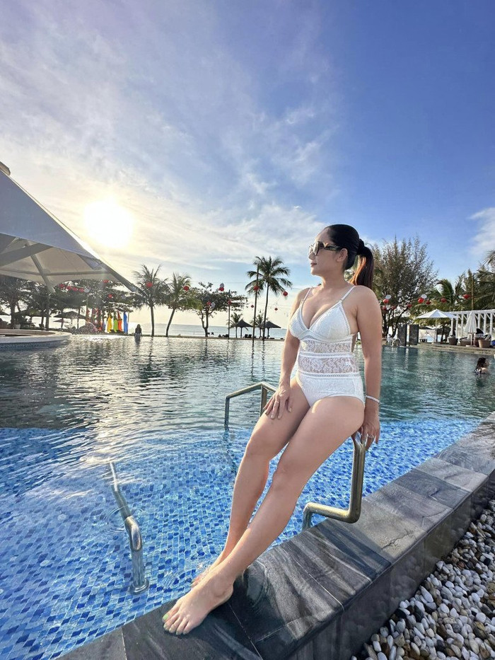  Những lần 'bà mai' Cát Tường diện bikini khiến dân tình... ná thở Ảnh 7
