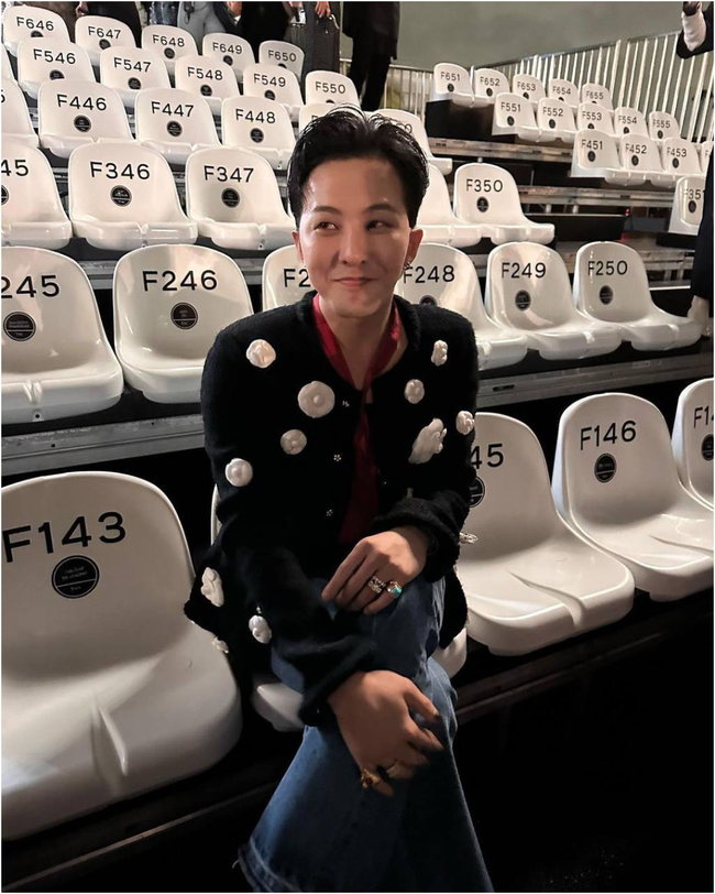  Thần thái bá đạo như tổng tài, Vương Nhất Bác được khen lấn lướt cả G-Dragon Ảnh 4