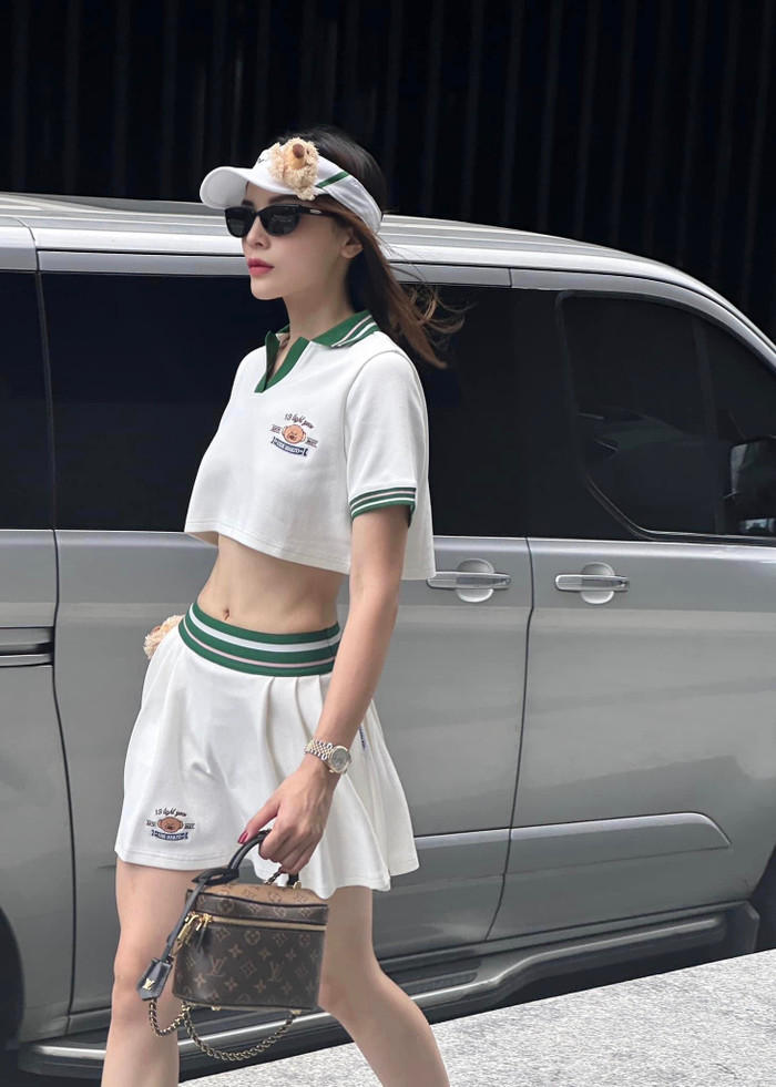 Kỳ Duyên khoe triệt để vòng 2 nhỏ xíu của mình 