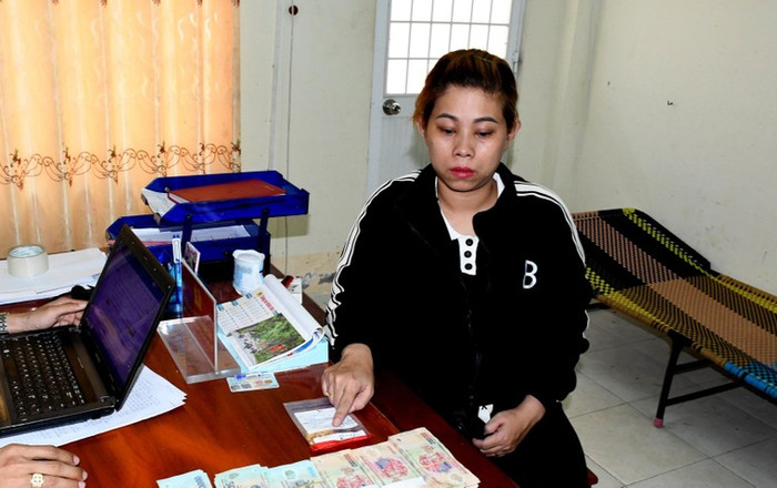 Một phụ nữ với vẻ ngoài sang chảnh có hành động đáng xấu hổ tại tiệm vàng và cái kết Ảnh 2