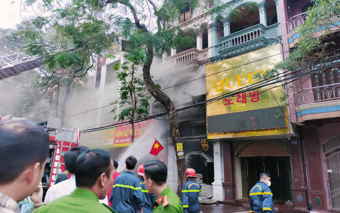 Vụ cháy quán bar ở phố Tây Hải Phòng khiến 3 người tử vong: Một nữ nhân viên chui được ra ngoài thoát nạn Ảnh 2