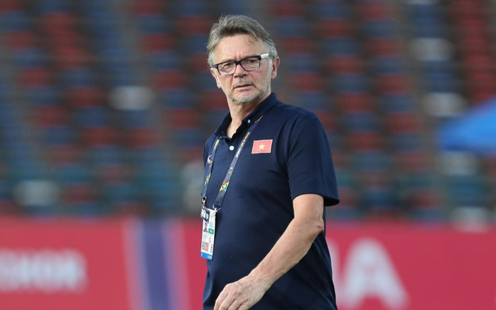 HLV Troussier: Những bàn thua buồn cười, thế hệ này rất tiềm năng Ảnh 2