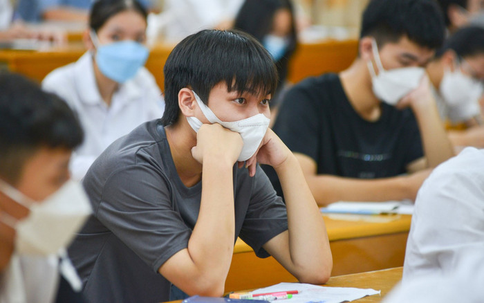 Học phí ĐH tăng, thí sinh dè dặt khi xét tuyển Ảnh 2