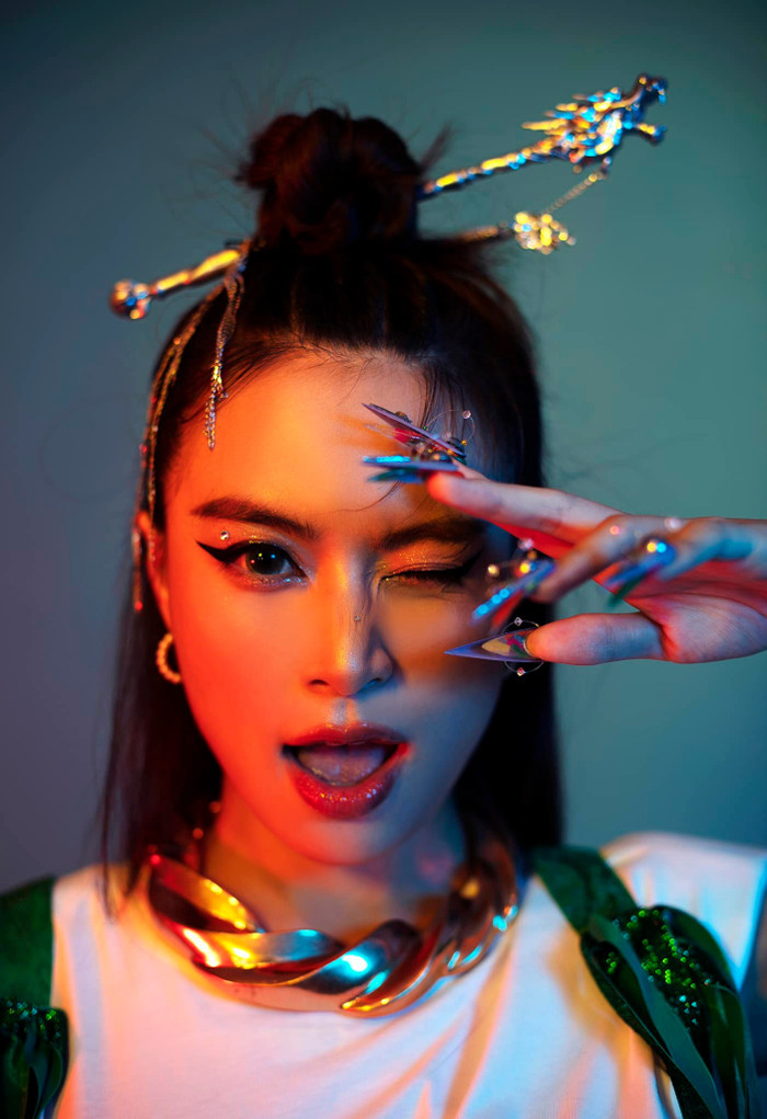  Đình đám quốc tế, 'See Tình' của Hoàng Thùy Linh bất ngờ bị viết sai tên trên sân khấu trong nước Ảnh 3
