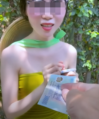  Mua ly nước mía 10k, nam khách hàng hào phóng trả hẳn 520k khi thấy cô chủ quán Ảnh 2