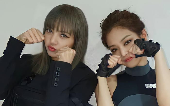 Fan soi chi tiết 'bàn tay hư hỏng' của Jennie (BLACKPINK), phản ứng Lisa khiến dân tình bất ngờ Ảnh 2