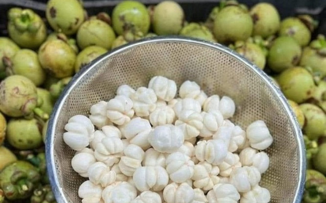 Gỏi gà măng cụt chưa hạ nhiệt, nhiều cơ sở thuê người gọt măng cụt xanh với tiền công hơn nửa triệu/ngày Ảnh 2