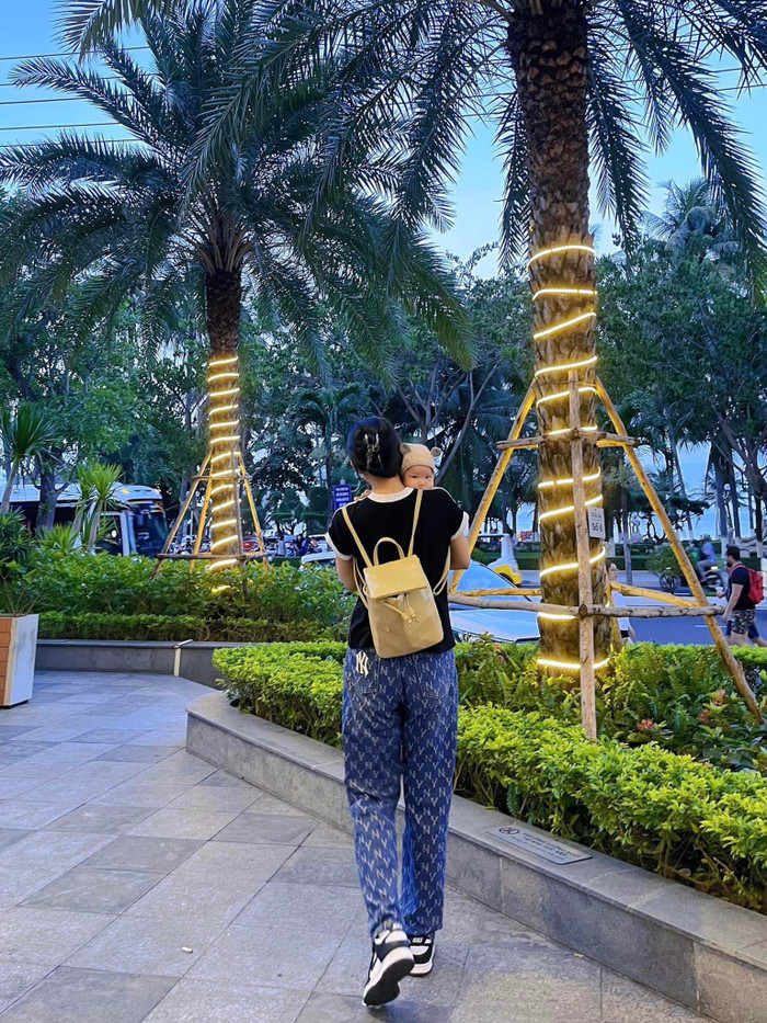  Bà xã Phan Mạnh Quỳnh tiết lộ nhóc tỳ giống Hồ Quang Hiếu ở điểm này, nghe xong ai cũng cười nắc nẻ Ảnh 2