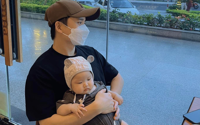 Bà xã Phan Mạnh Quỳnh tiết lộ nhóc tỳ giống Hồ Quang Hiếu ở điểm này, nghe xong ai cũng cười nắc nẻ Ảnh 2