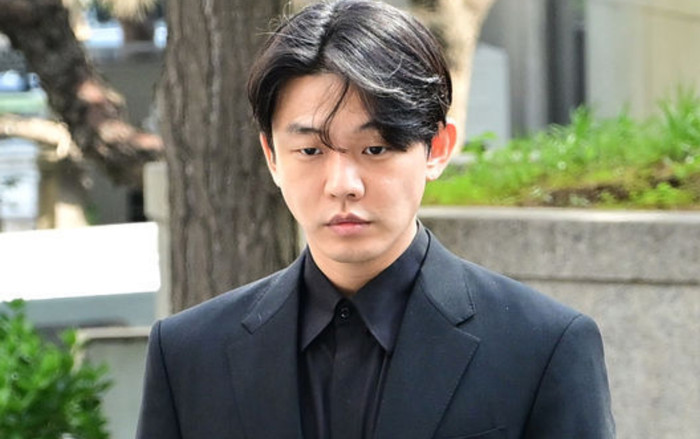 Yoo Ah In đã tiếp nhận điều tra hậu bỏ về giữa chừng vì quá đông phóng viên Ảnh 2