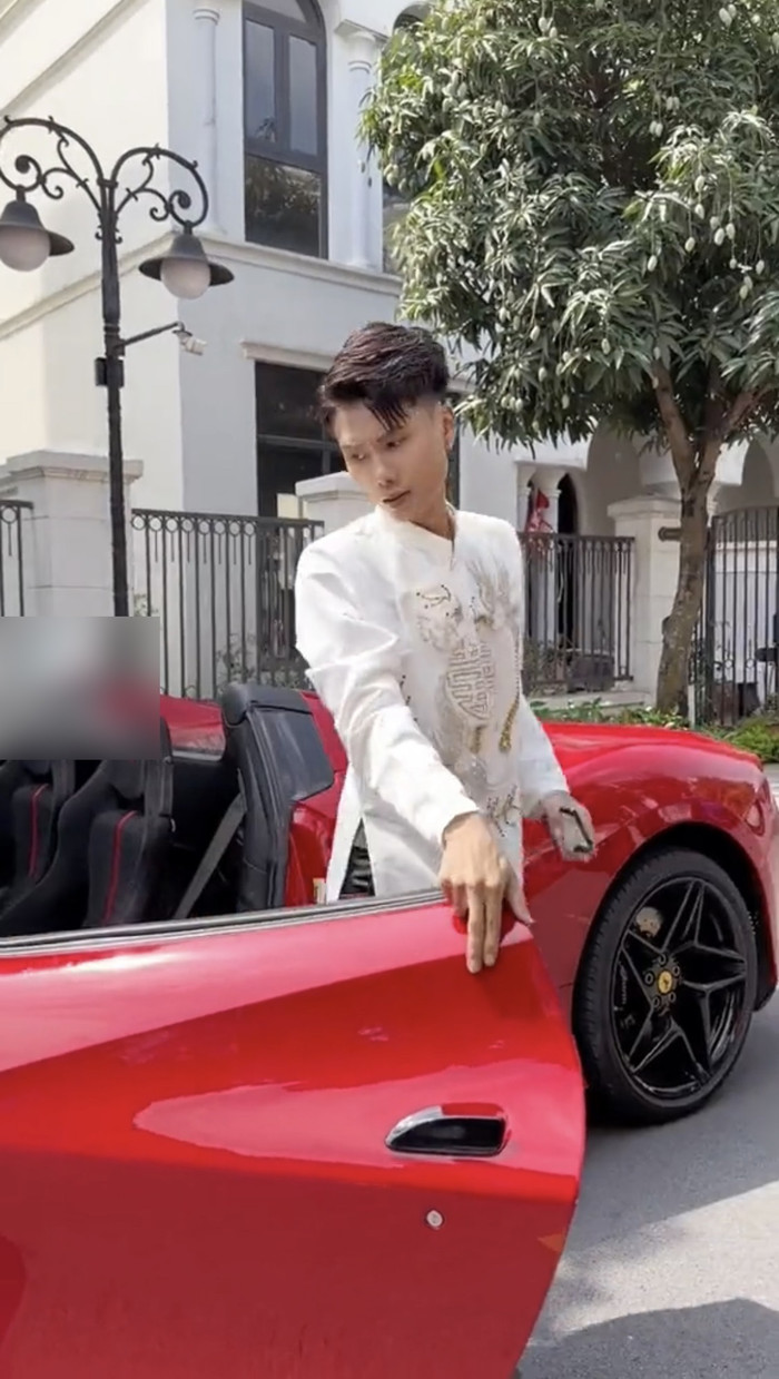 Tự tay chú rể Đạt Villa cầm lái siêu xe trị giá hơn 25 tỷ đồng để đón cô dâu người Indonesia
