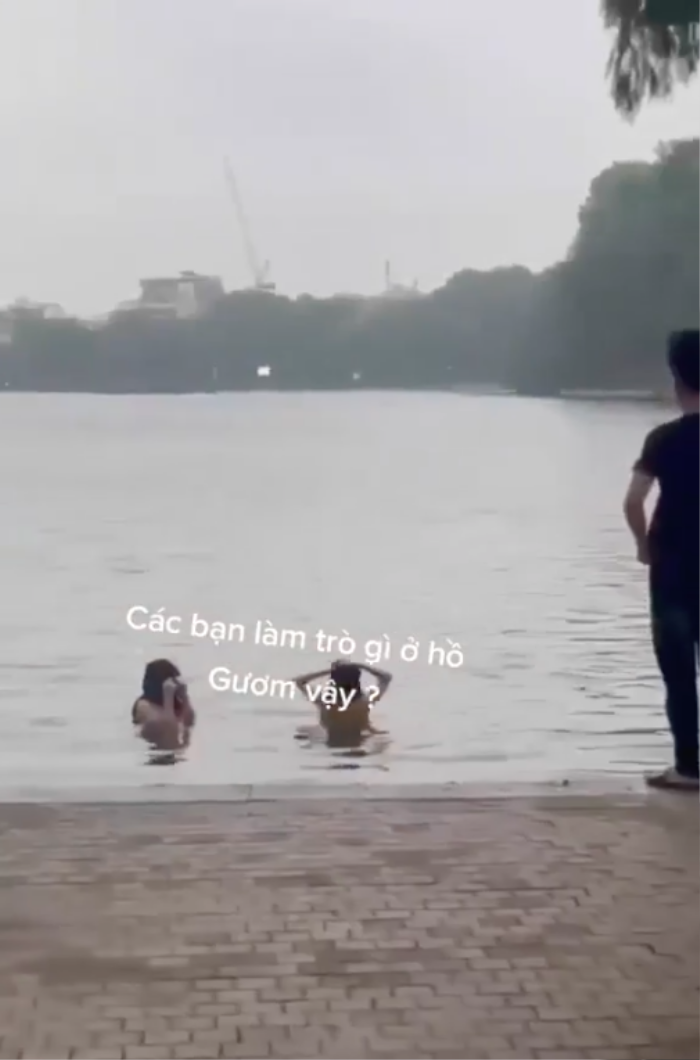 Xôn xao clip 2 người không mảnh vải che thân, tắm giữa hồ Hoàn Kiếm: Chính quyền vào cuộc xác minh Ảnh 2